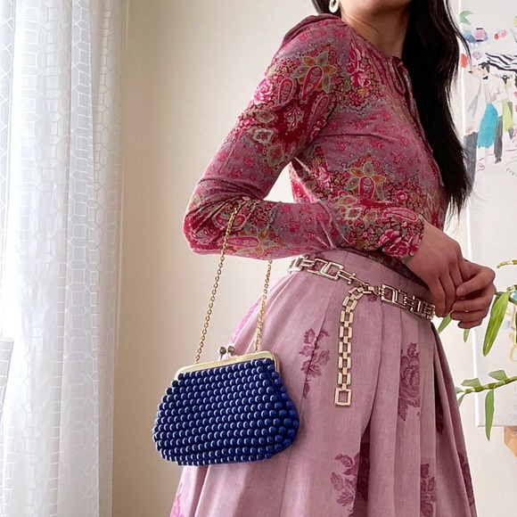 Blue beaded bag with gold tone kiss lock closure - Picture 2 of 15